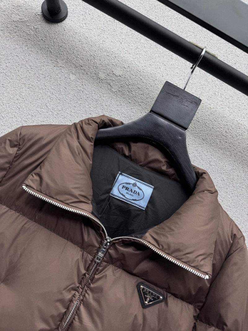 Пуховик Prada с треугольным логотипом