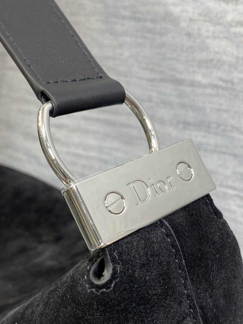 Черная сумка Dior из замши с металлическим логотип