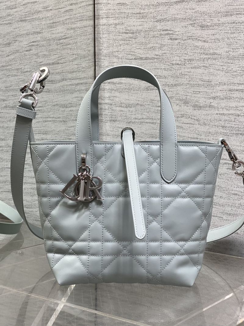 Сумка Dior с крестообразной строчкой