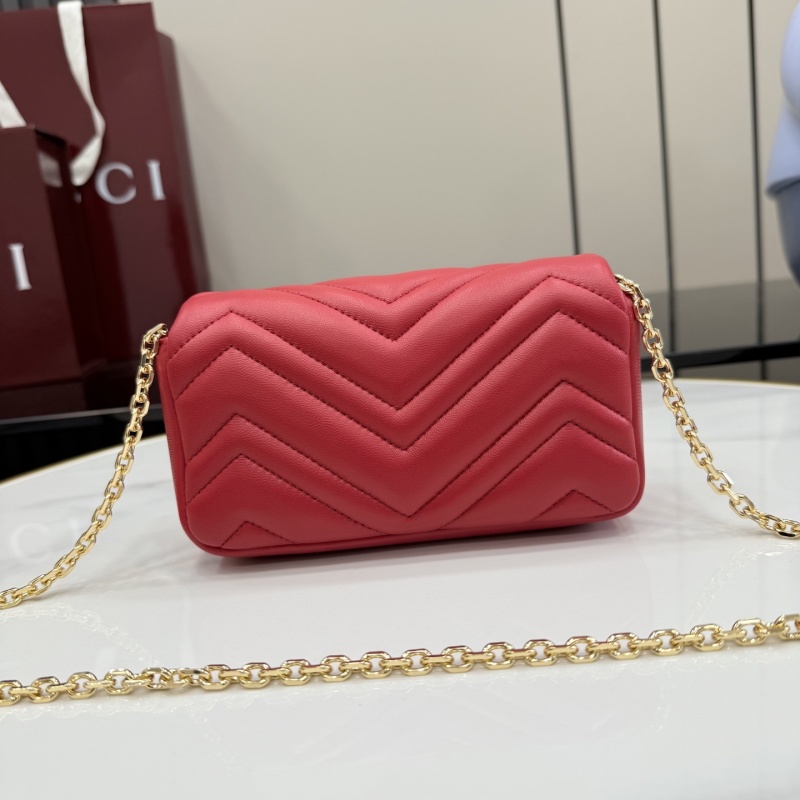 Красная сумка Gucci с цепочкой