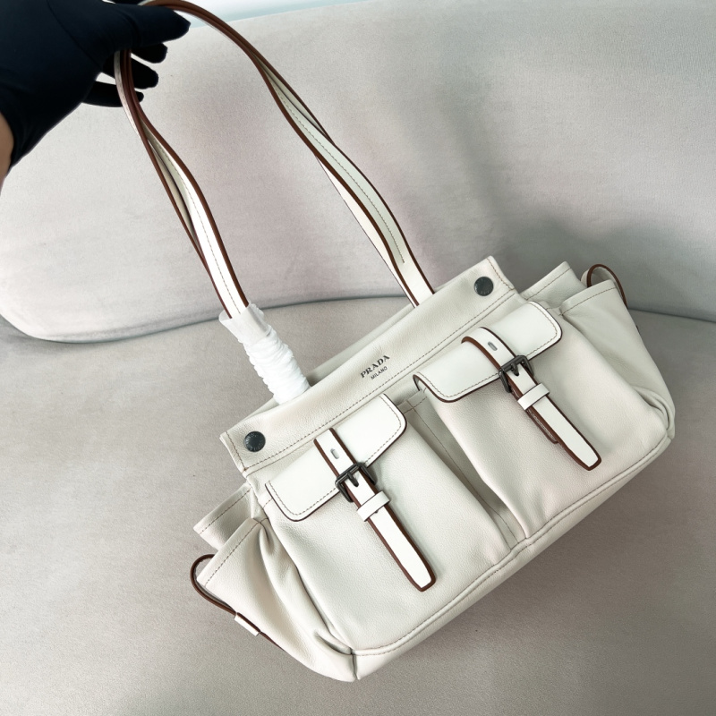Сумка Prada с пряжками