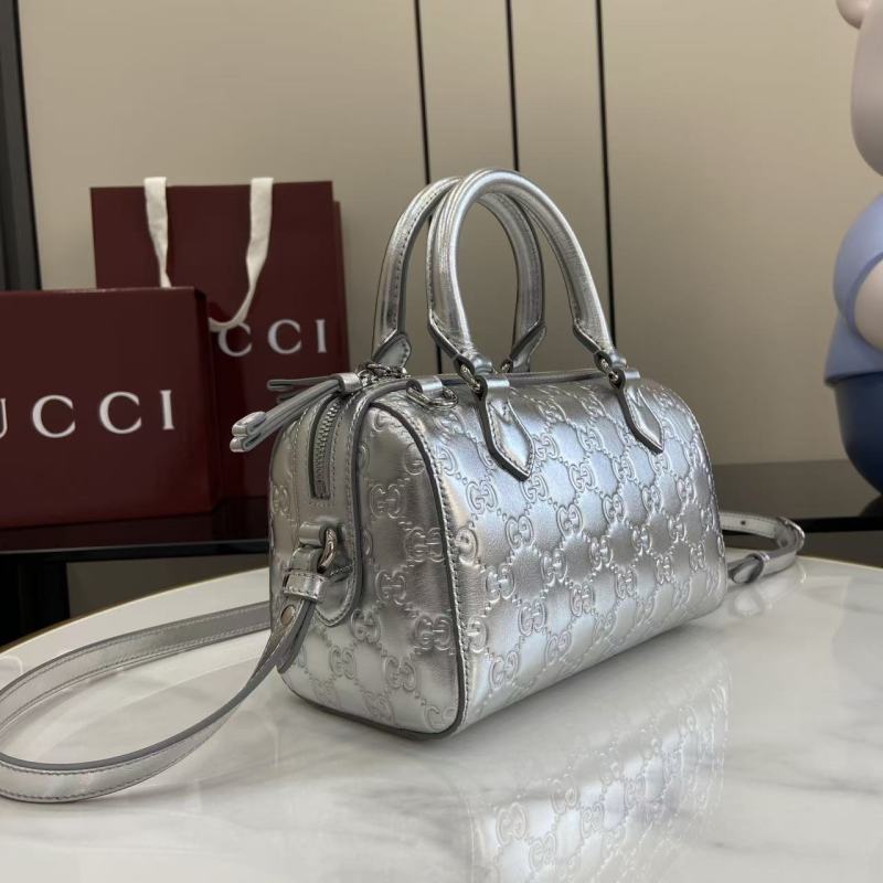 Сумка Gucci серебристая с монограммой