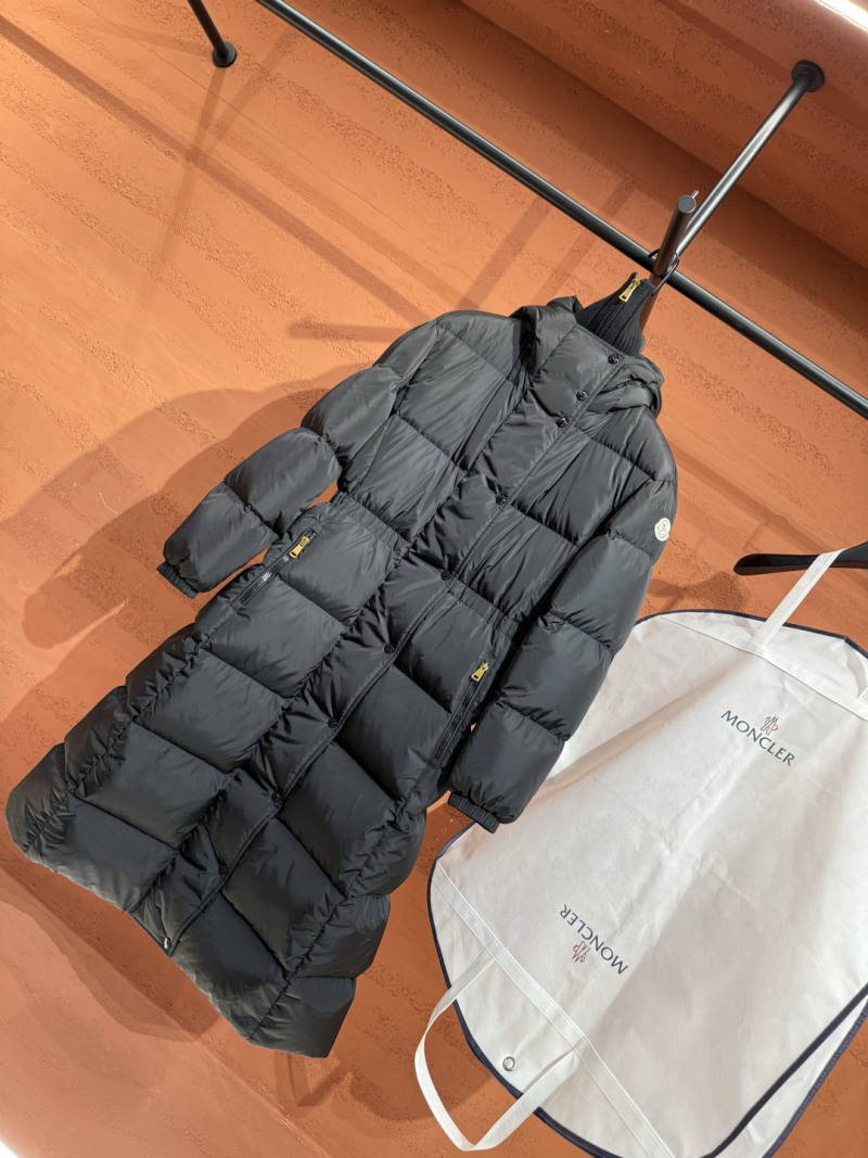 Пуховик Moncler
