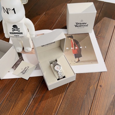 Часы Vivienne Westwood