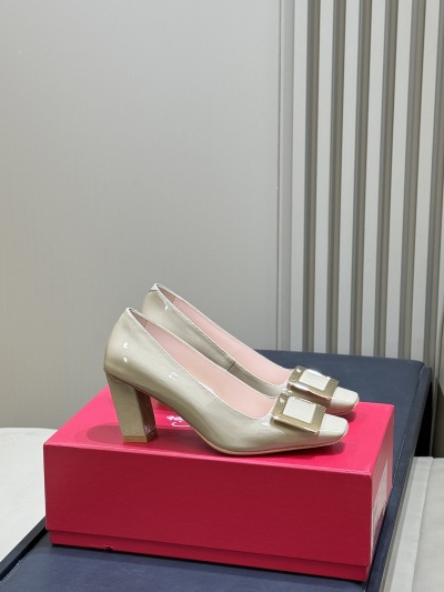 Женские туфли Roger Vivier Belle Vivier с квадратным каблуком и декоративной пряжкой