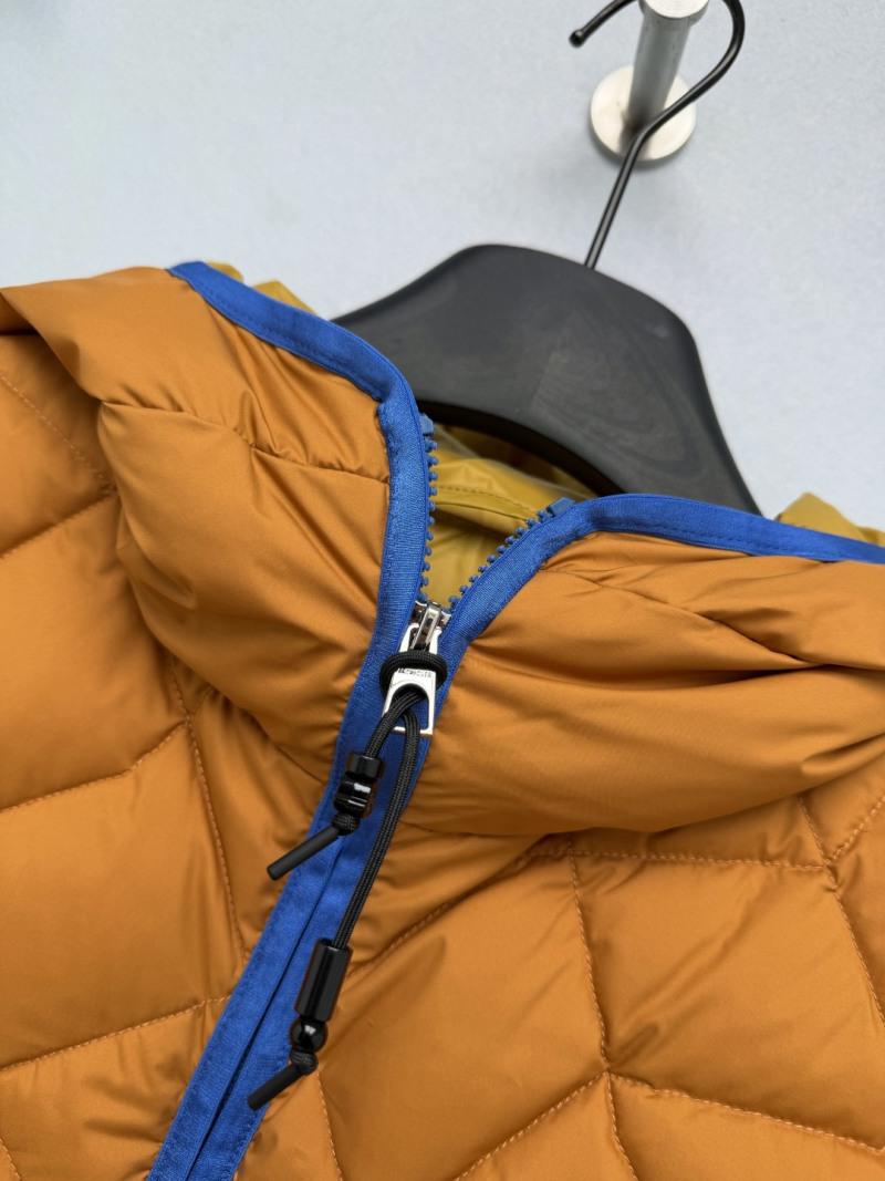 Жилет Moncler с логотипом