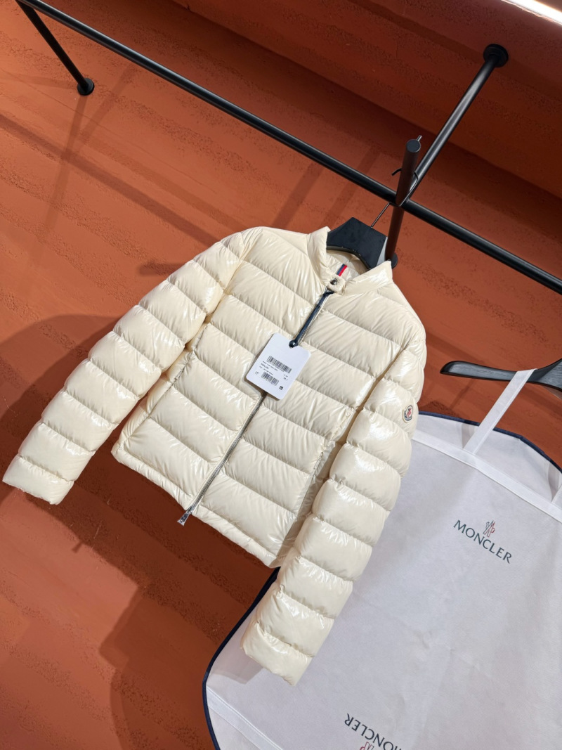 Пуховик Moncler