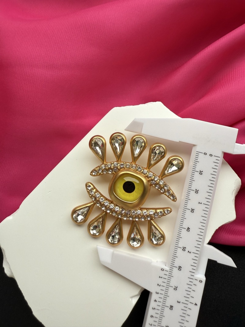 Брошь Schiaparelli в виде глаза