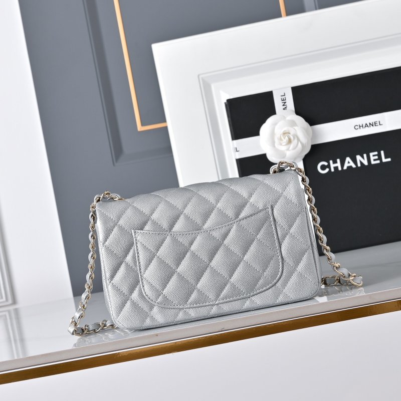 Сумка Chanel Mini Classic Flap серебристая с золотой фурнитурой
