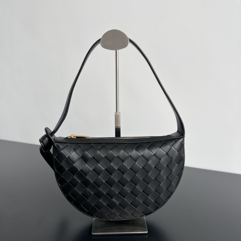 Черная кожаная сумка через плечо с плетеным узором Bottega Veneta