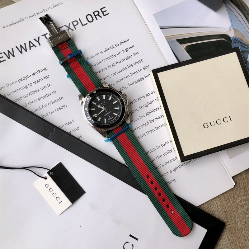 Часы Gucci