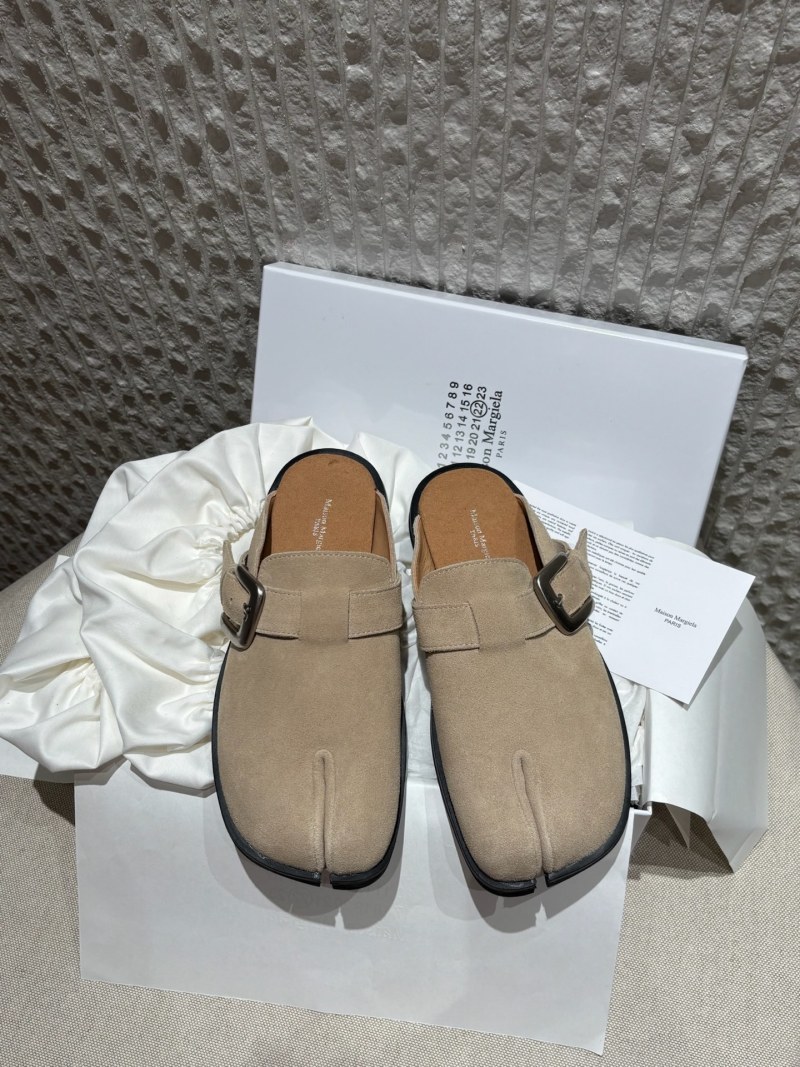 Тапочки Maison Margiela из нубука с разделенным носком и пряжкой