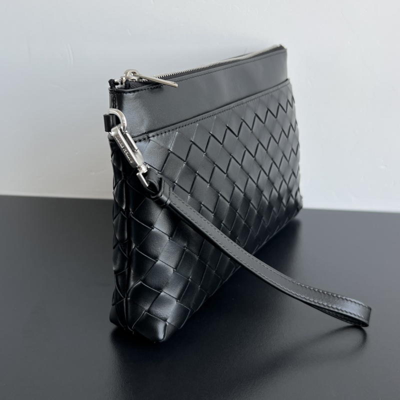 Клатч Bottega Veneta плетеный черный с ремешком