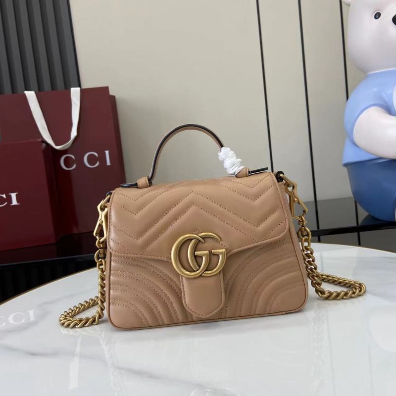 Сумка Gucci с золотой фурнитурой