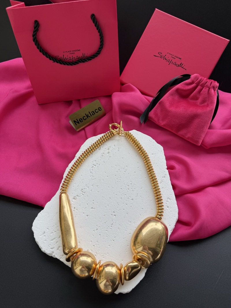 Золотистое колье с крупными элементами Schiaparelli