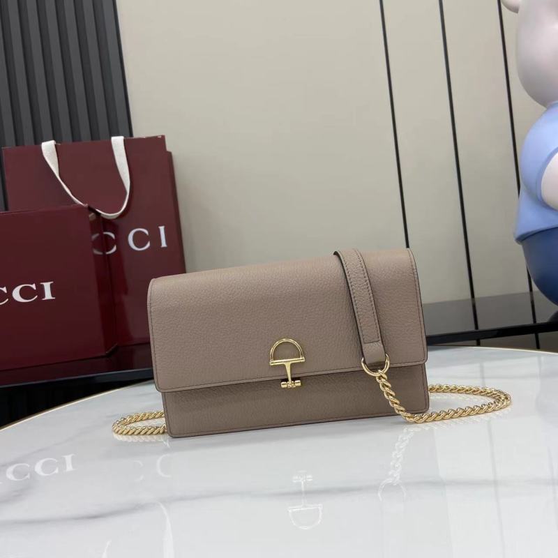 Сумка-клатч Gucci с цепочкой