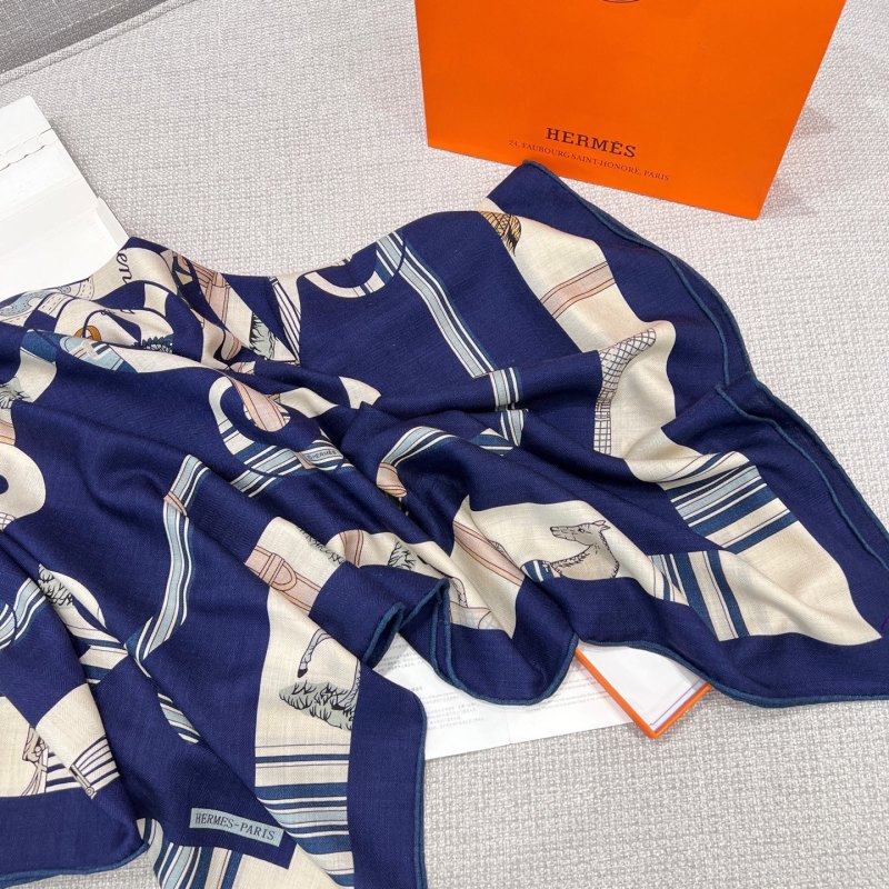 Шарф Hermes "Эперон д'Ор", кашемир и шёлк, 136x137 см Hermès