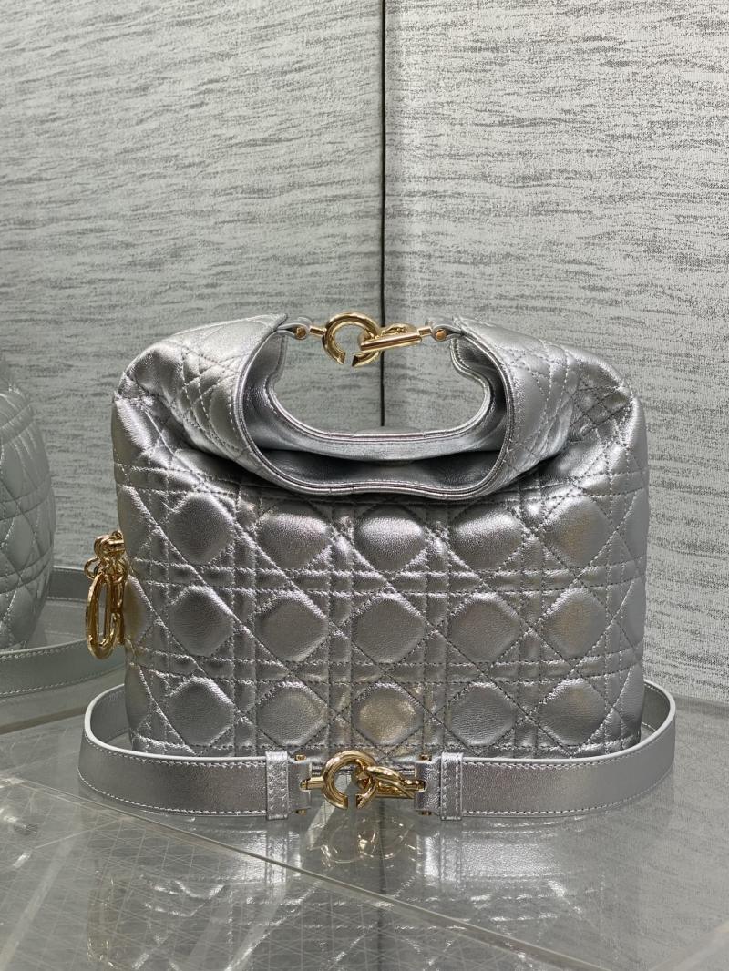Сумка Dior серебристая с ручкой