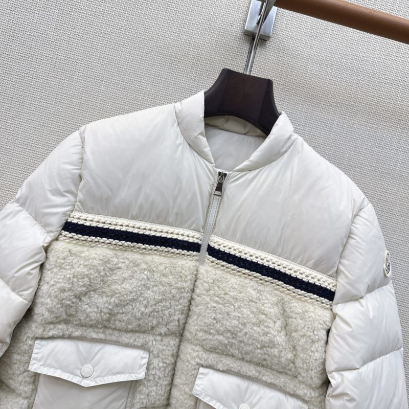Зимняя куртка с утеплителем и меховой вставкой Moncler