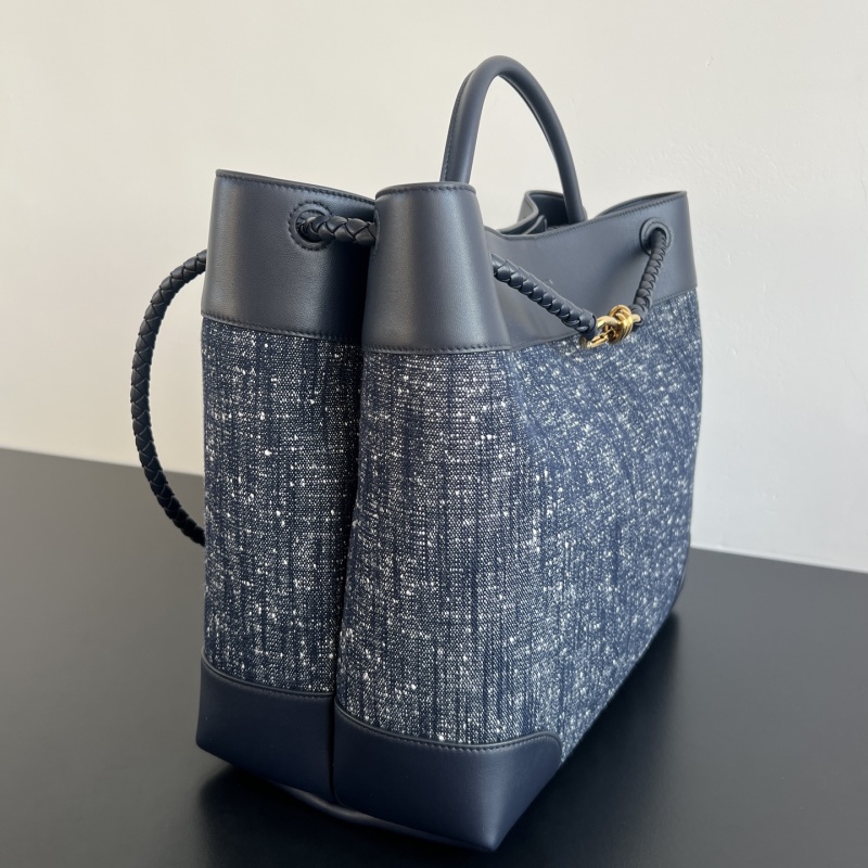 Сумка Bottega Veneta Andiamo из джинсовой ткани
