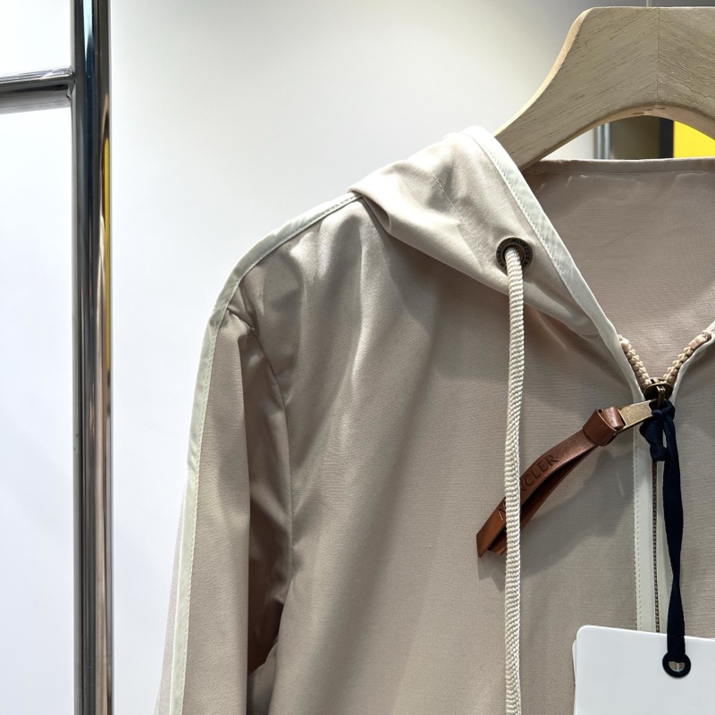 Женская куртка-ветровка Sarracenia с капюшоном Без бренда