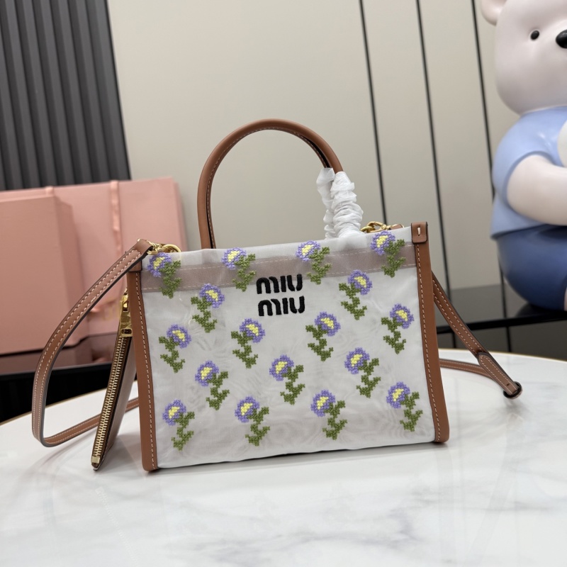 Сумка Miu Miu с вышивкой и логотипом