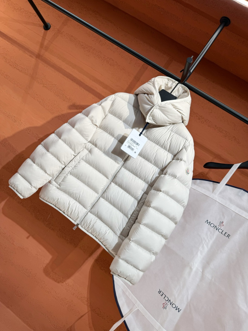 Пуховик Moncler