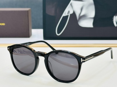 Солнцезащитные очки Tom Ford FT0834