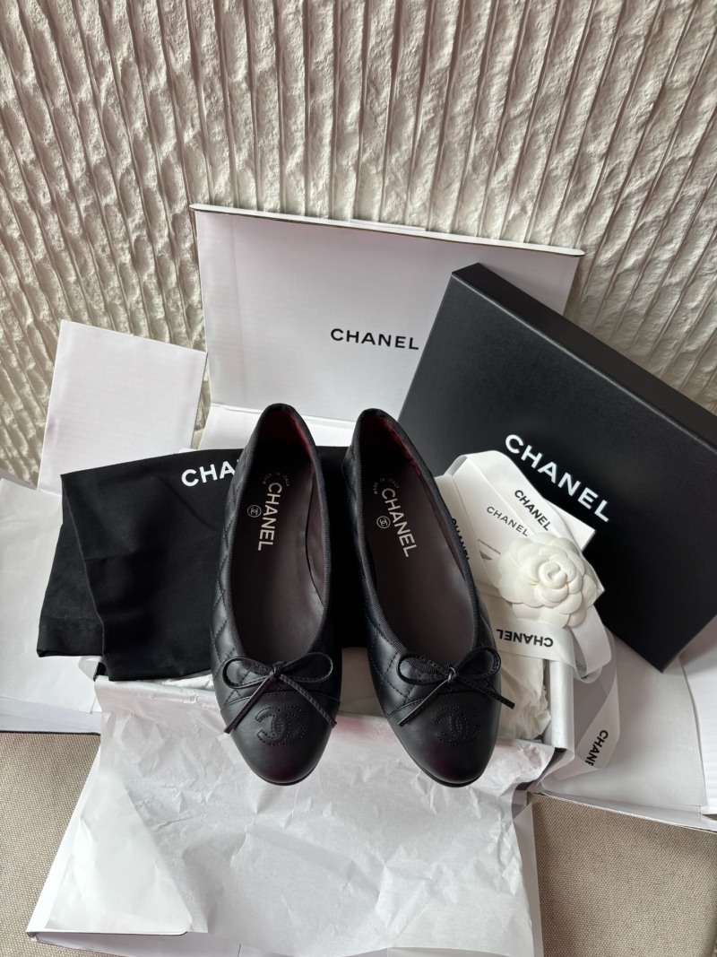 Черные балетки Chanel со стеганым узором