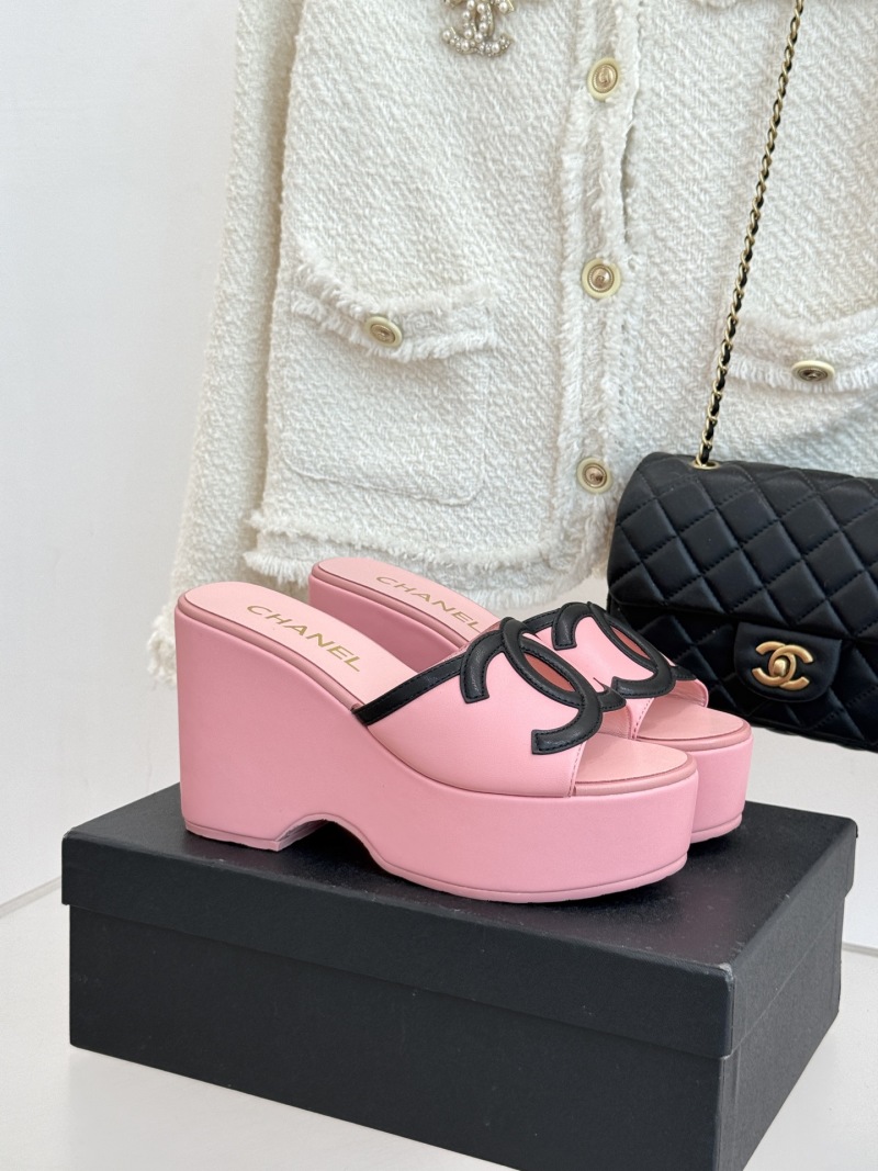 Женские розовые сабо на платформе с логотипом Chanel