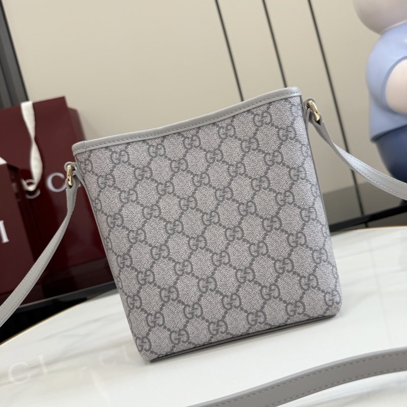 Сумка Gucci с монограммой