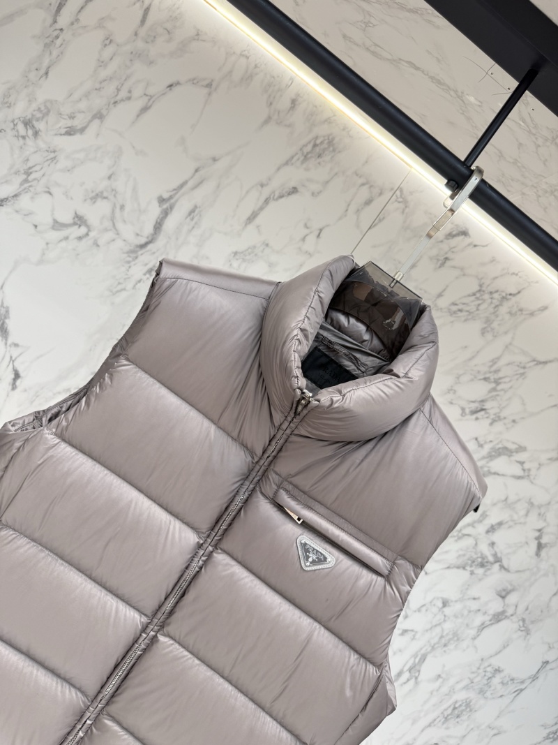 Жилет Prada