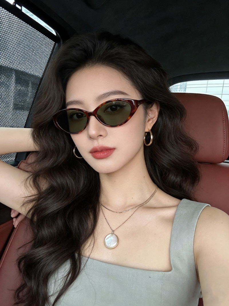 Солнцезащитные очки Gucci модель G4713 в оправе под черепаху