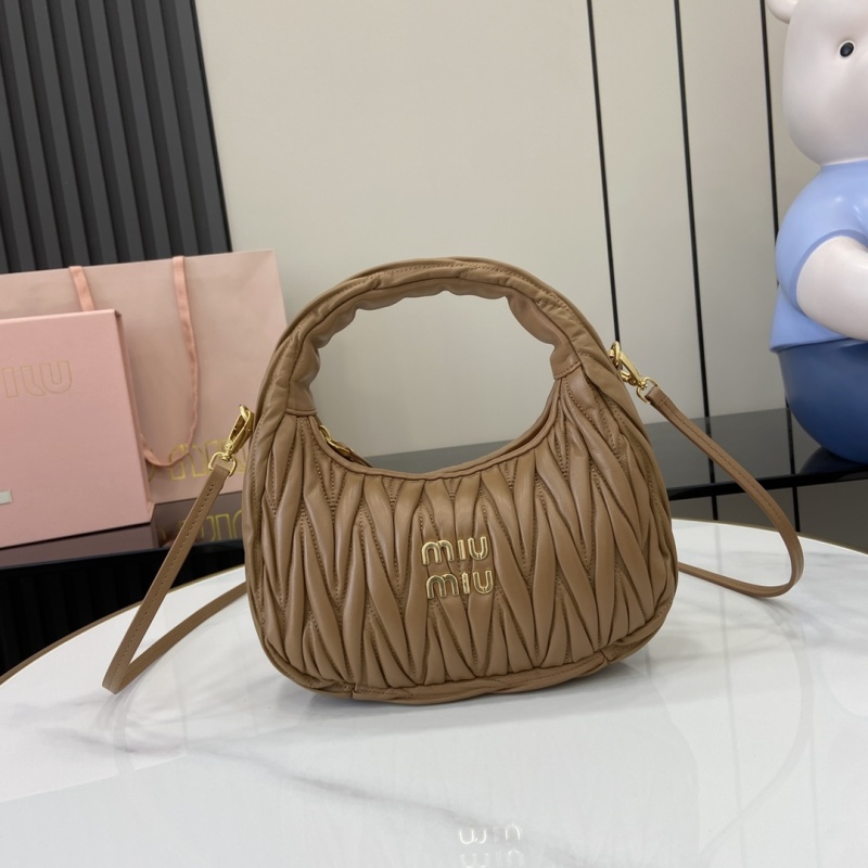 Сумка Miu Miu с ручкой и ремнем
