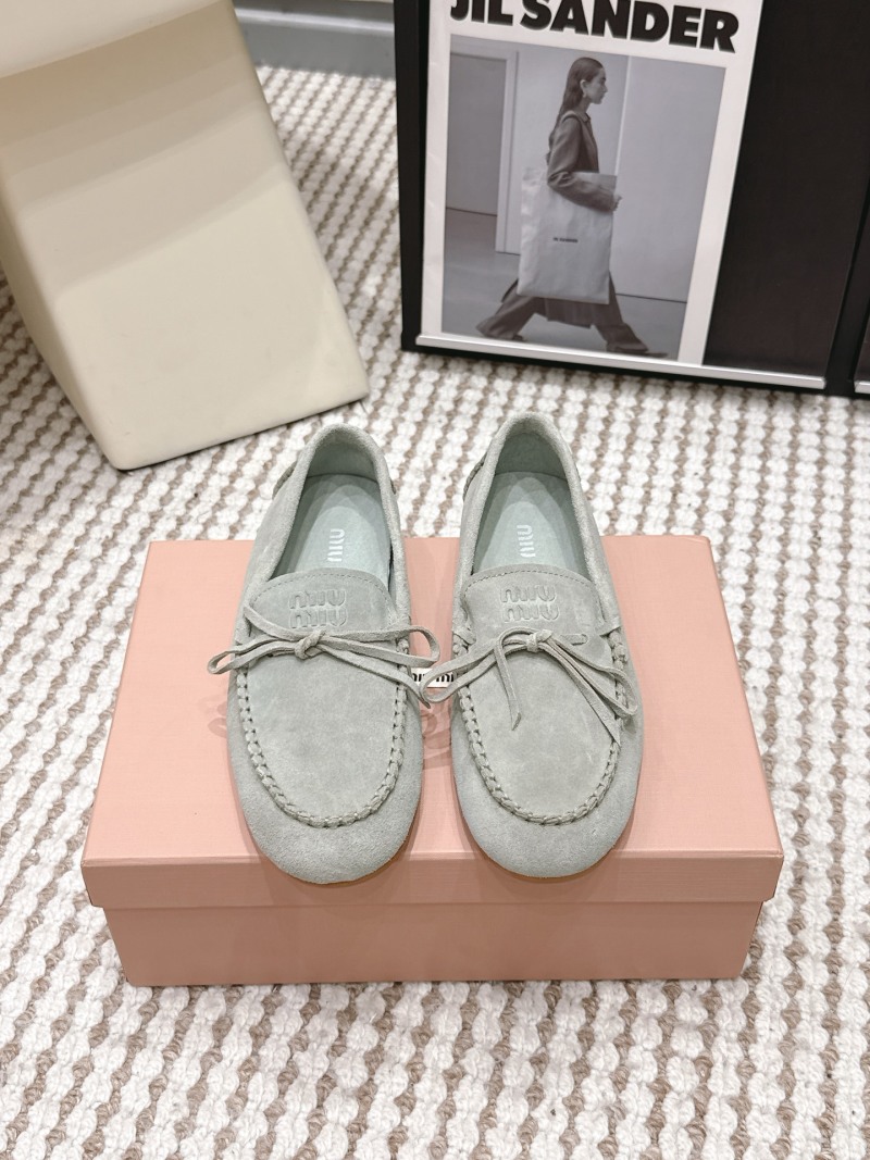 Женские лоферы с бантом из замши Miu Miu