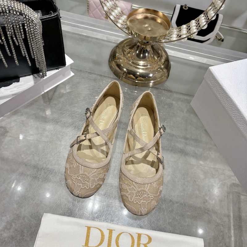 Плоские балетки с крестообразными ремешками и вышивкой Dior