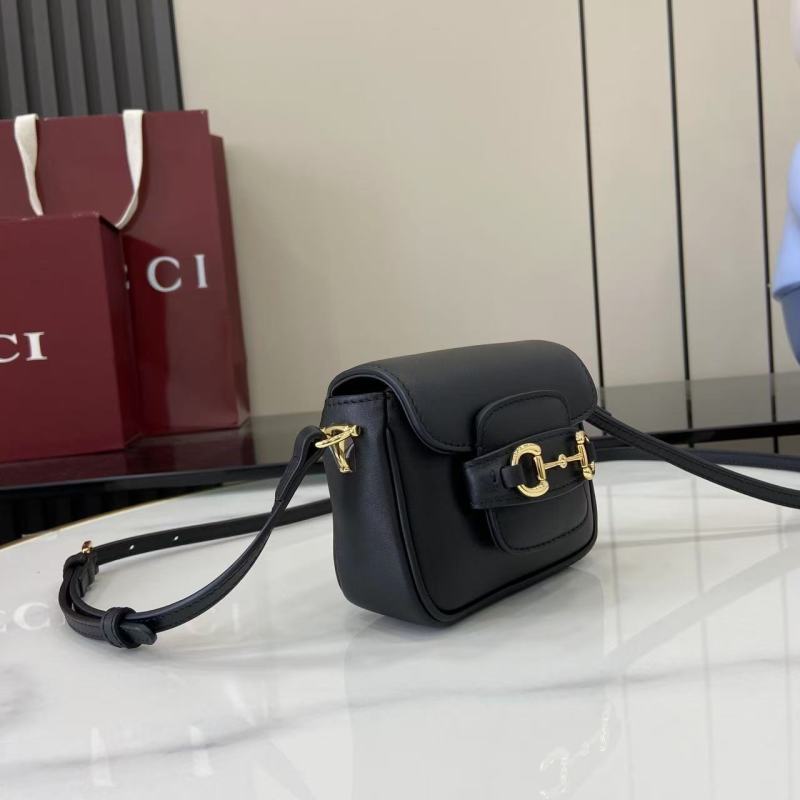 Черная сумка-кроссбоди с пряжкой Gucci