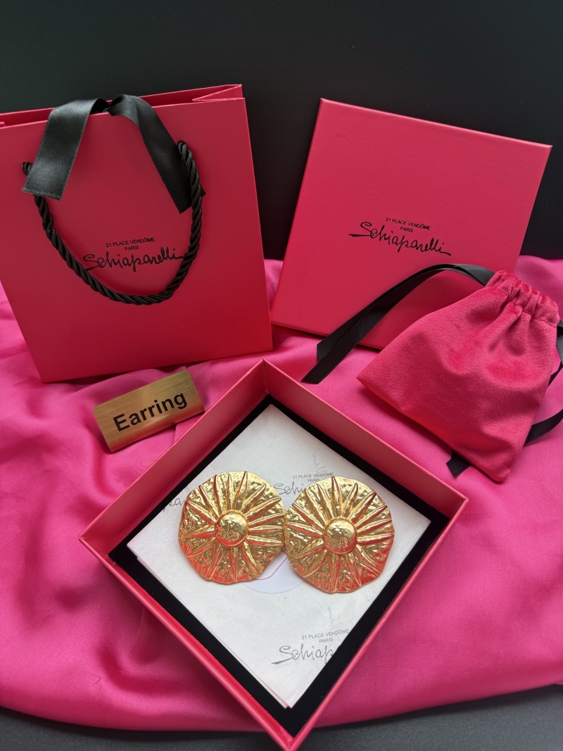 Золотистые серьги с декоративным рельефом Schiaparelli