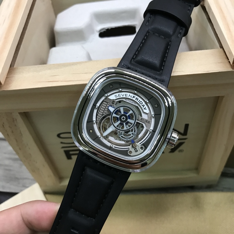 Часы SevenFriday