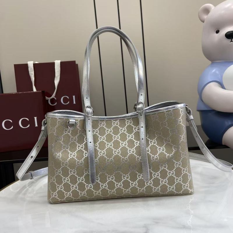 Сумка Gucci с монограммой и серебристыми вставками