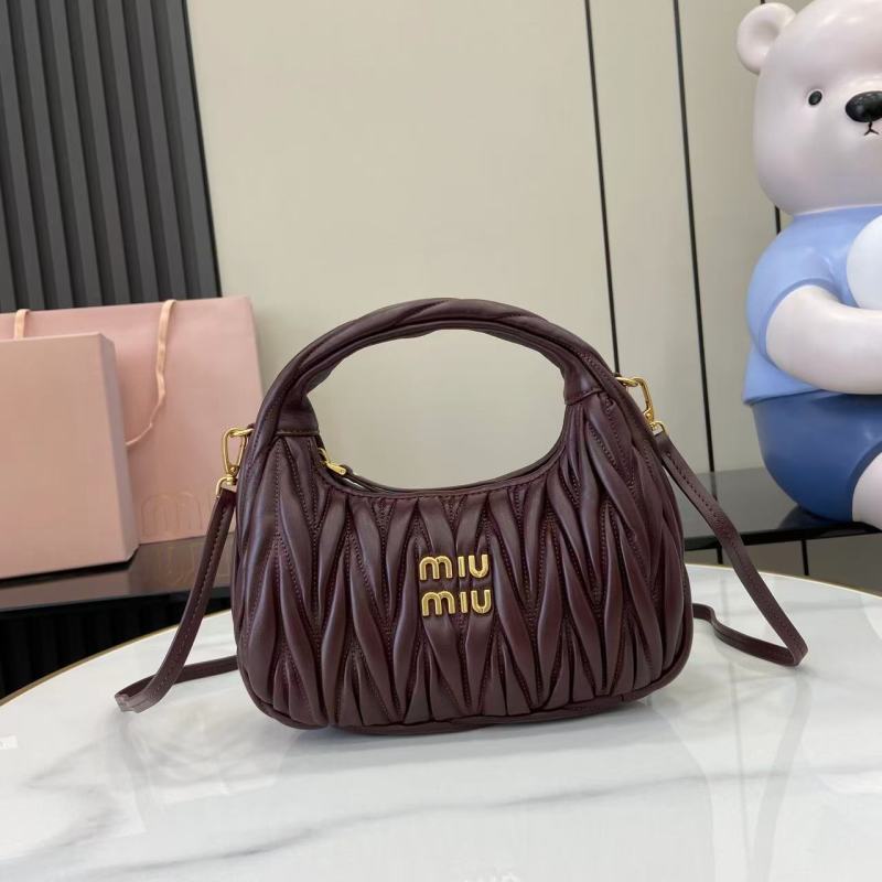 Сумка Miu Miu с ручкой и ремнем