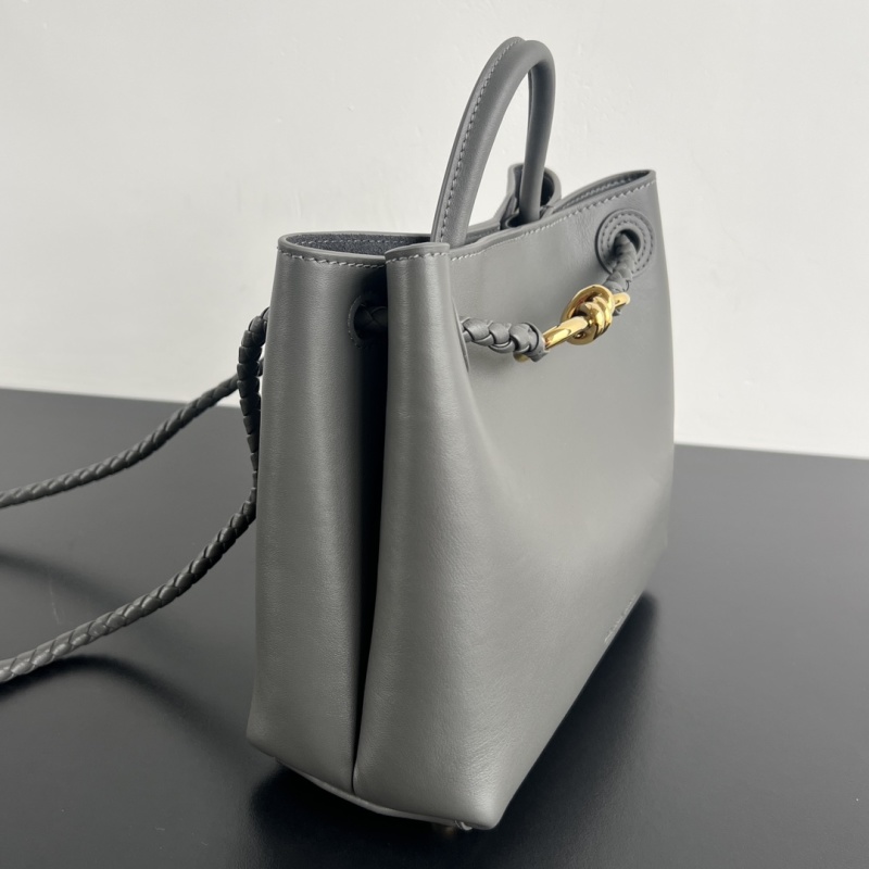 Сумка Bottega Veneta Andiamo с плетеным ремешком
