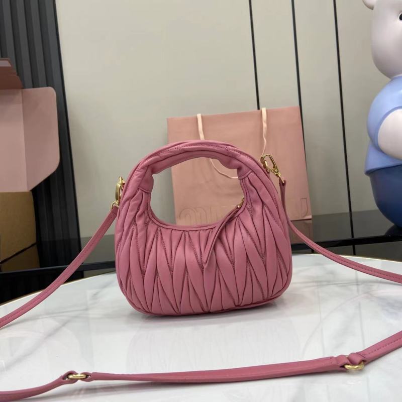 Сумка Miu Miu розовая складчатая