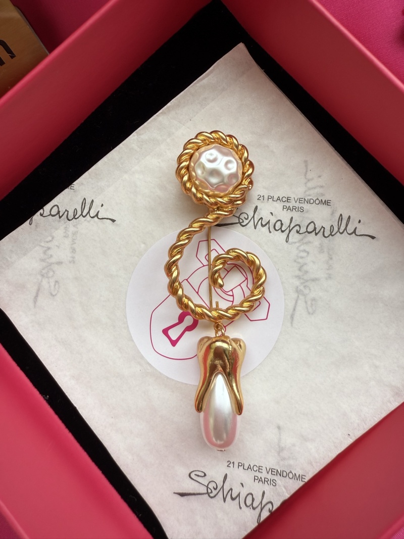 Брошь с жемчугом Schiaparelli