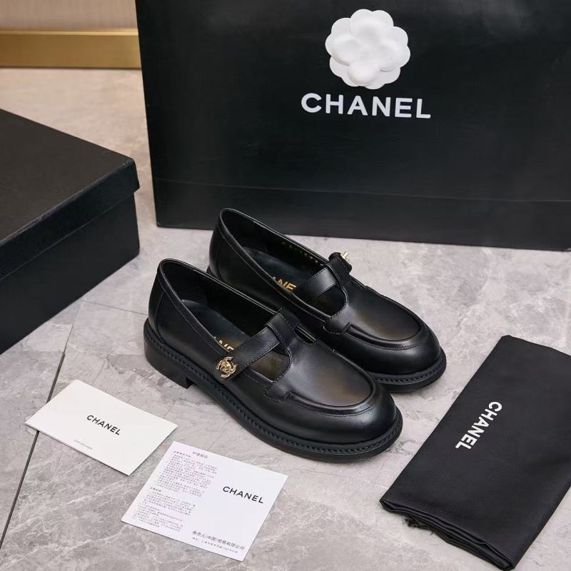 Женские черные лоферы из натуральной кожи Chanel