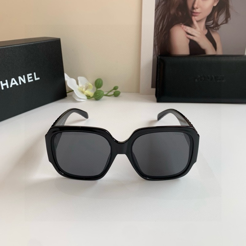 Солнцезащитные очки Chanel черные квадратные
