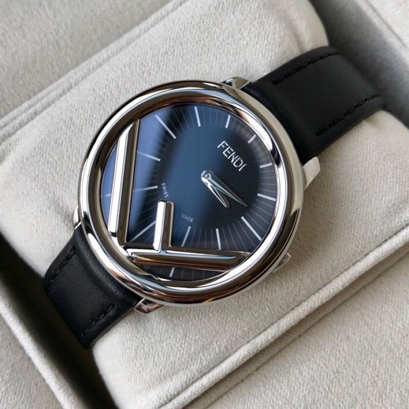 Часы Fendi