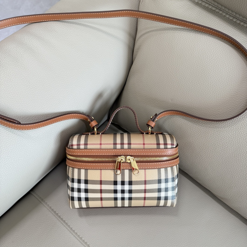 Сумка-визитница в клетку с ремешком Burberry