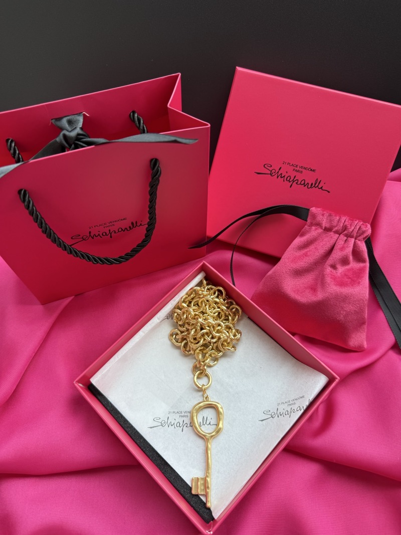 Золотистое колье с подвеской в виде ключа Schiaparelli
