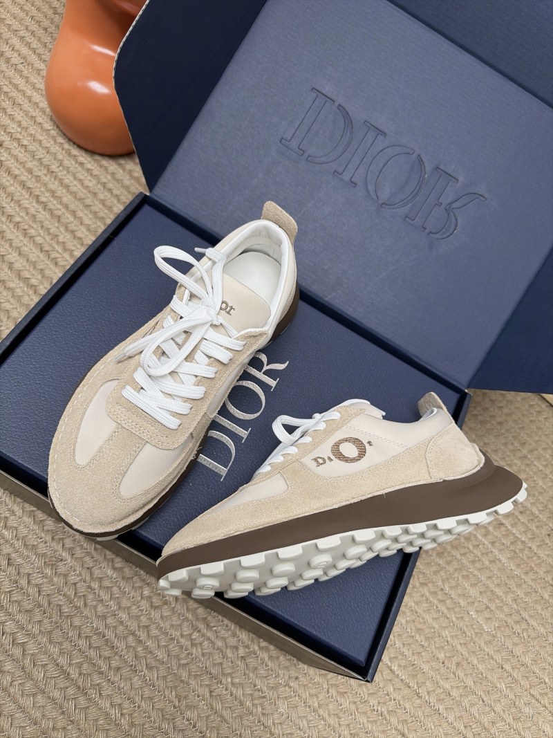 Женские кроссовки Dior